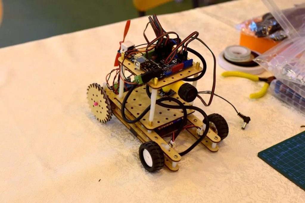 比賽作品-小車(chē)