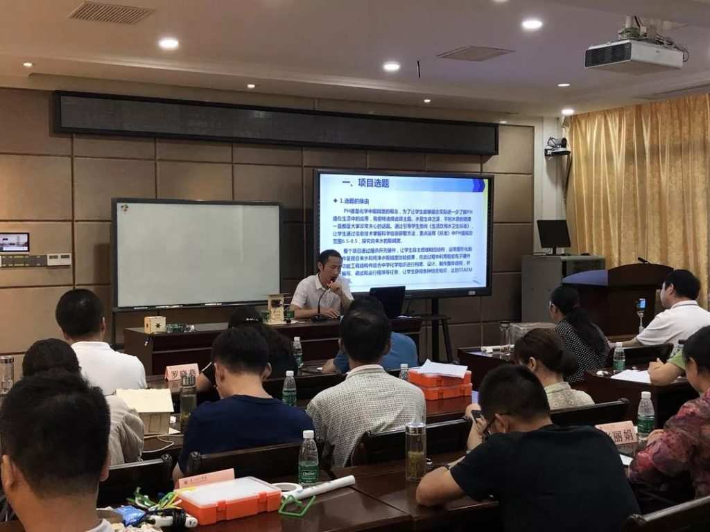 學員老師講解自己的作品