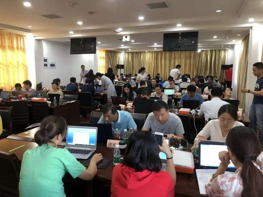 本次專題研修班由合肥市教育局主辦，圍繞教師專業(yè)化成長，按基礎性培訓、提高性培訓、高端研修三個層面設置項目，共有77個來自不同縣區(qū)的STEAM實驗學校教師和教研員參加了本次STEAM實踐與開展專題培訓。