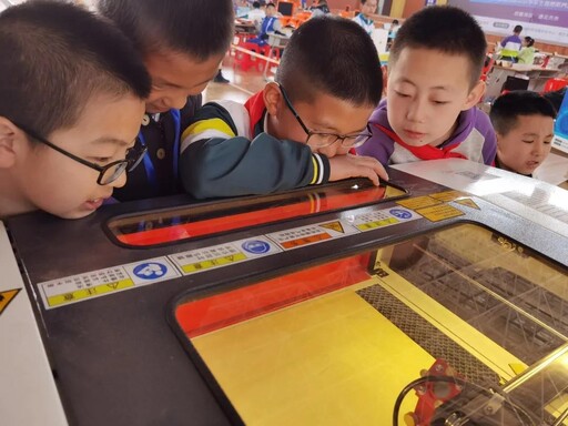 賽場上的造物氛圍熱烈濃厚，LaserMaker軟件與樂造匠也都干勁十足