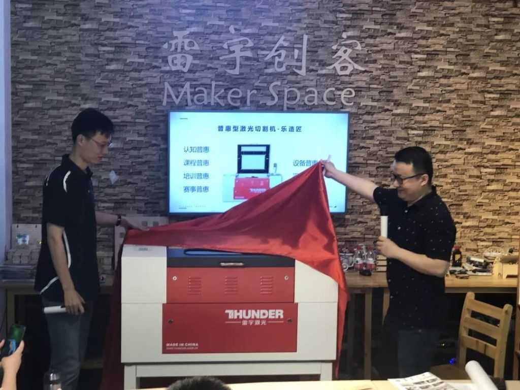  樂造匠千呼萬喚始出來，與吳俊杰老師一起揭開“紅蓋頭”  