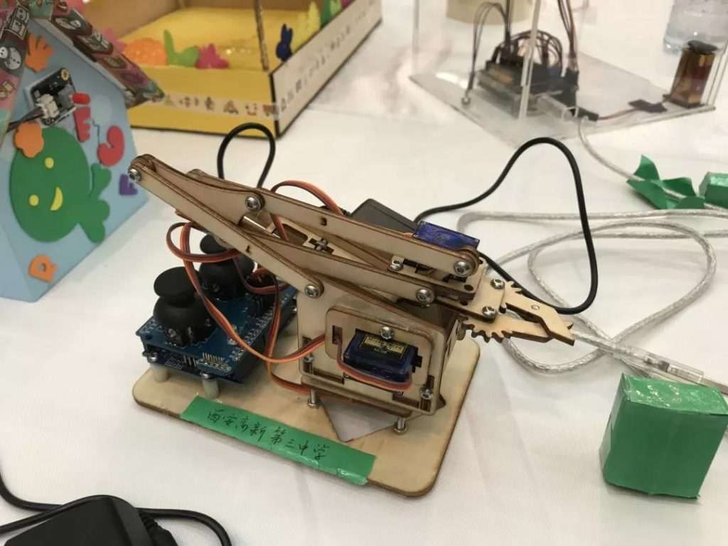 在他們的作品中，我們也能發(fā)現(xiàn)激光切割無處不在的身影。