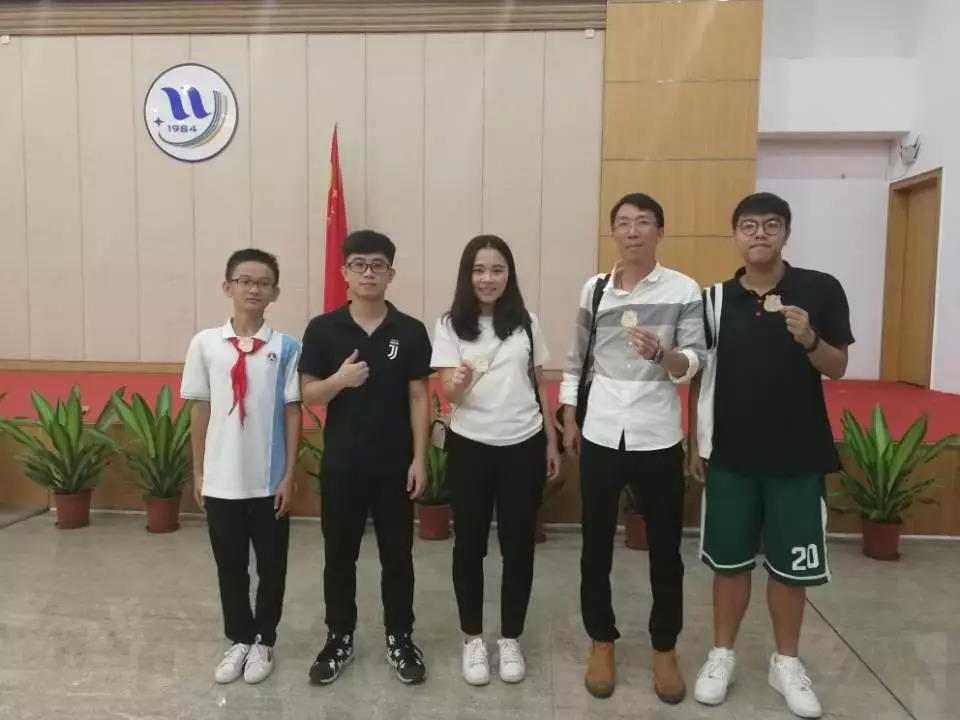 推動(dòng)STEAM創(chuàng)客教育的發(fā)展，順德區(qū)教育局組織開(kāi)展相關(guān)的專項(xiàng)培訓(xùn)班，提升創(chuàng)客教師以及相關(guān)人員的創(chuàng)客素養(yǎng)和技能水平。