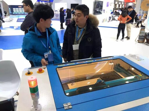 本屆展覽會以“設(shè)計創(chuàng)新，綠色發(fā)展”為主題，全面展示近年來工業(yè)設(shè)計發(fā)展取得的成就，提升工業(yè)設(shè)計影響力。