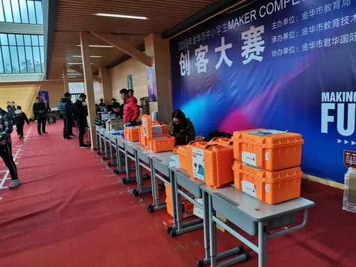 雷宇科教，在創(chuàng)意智造項(xiàng)目和任務(wù)挑戰(zhàn)項(xiàng)目中為學(xué)生們