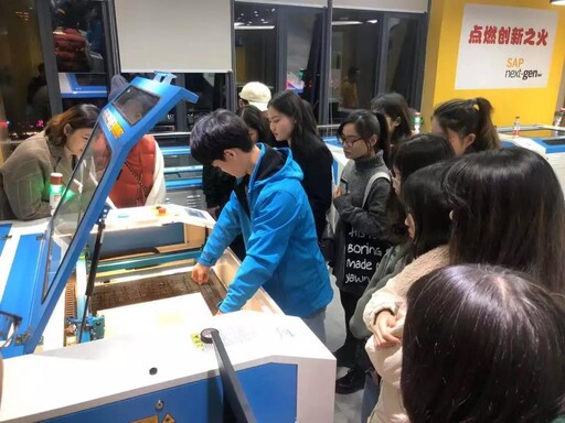 此次創(chuàng)新設(shè)計馬拉松的時長限制為24小時，比賽從12號早上開始