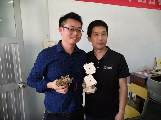 學(xué)員與老師合照