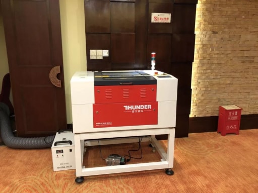 雷宇攜激光切割機樂造匠助力第十二期創(chuàng)客教育教師研修班暨第二屆深圳教師創(chuàng)客馬拉松挑戰(zhàn)賽。