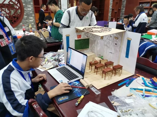 創(chuàng)客作品逐步成型