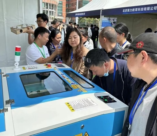 感受科技魅力沐浴科普陽(yáng)光