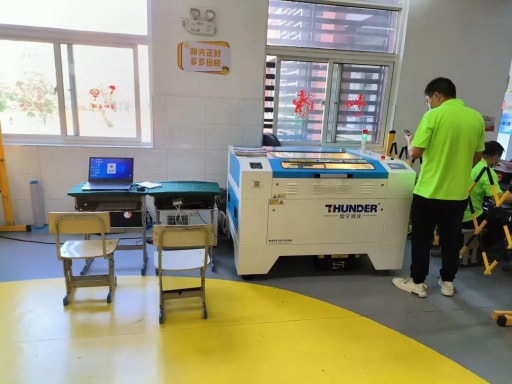 雷宇團(tuán)隊為本次比賽帶來了LaserMaker建模軟件與激光切割機已早早候場，希望助力所有參賽選手都能取得滿意的成績。