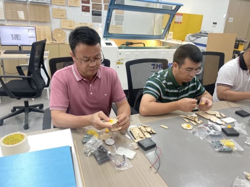 熱烈歡迎廣州市從化區(qū)“基于激光切割的創(chuàng)意智造項(xiàng)目”教師一行蒞臨我司開展研修活動！